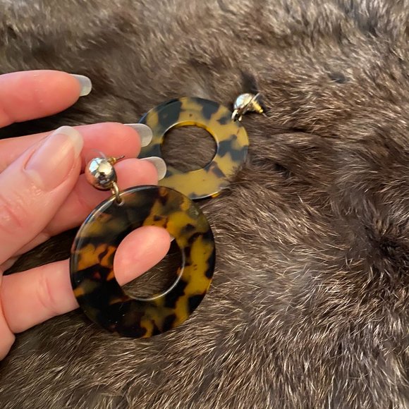 NWOT Marbled Resin Hoop Earrings - Picture 3 of 3